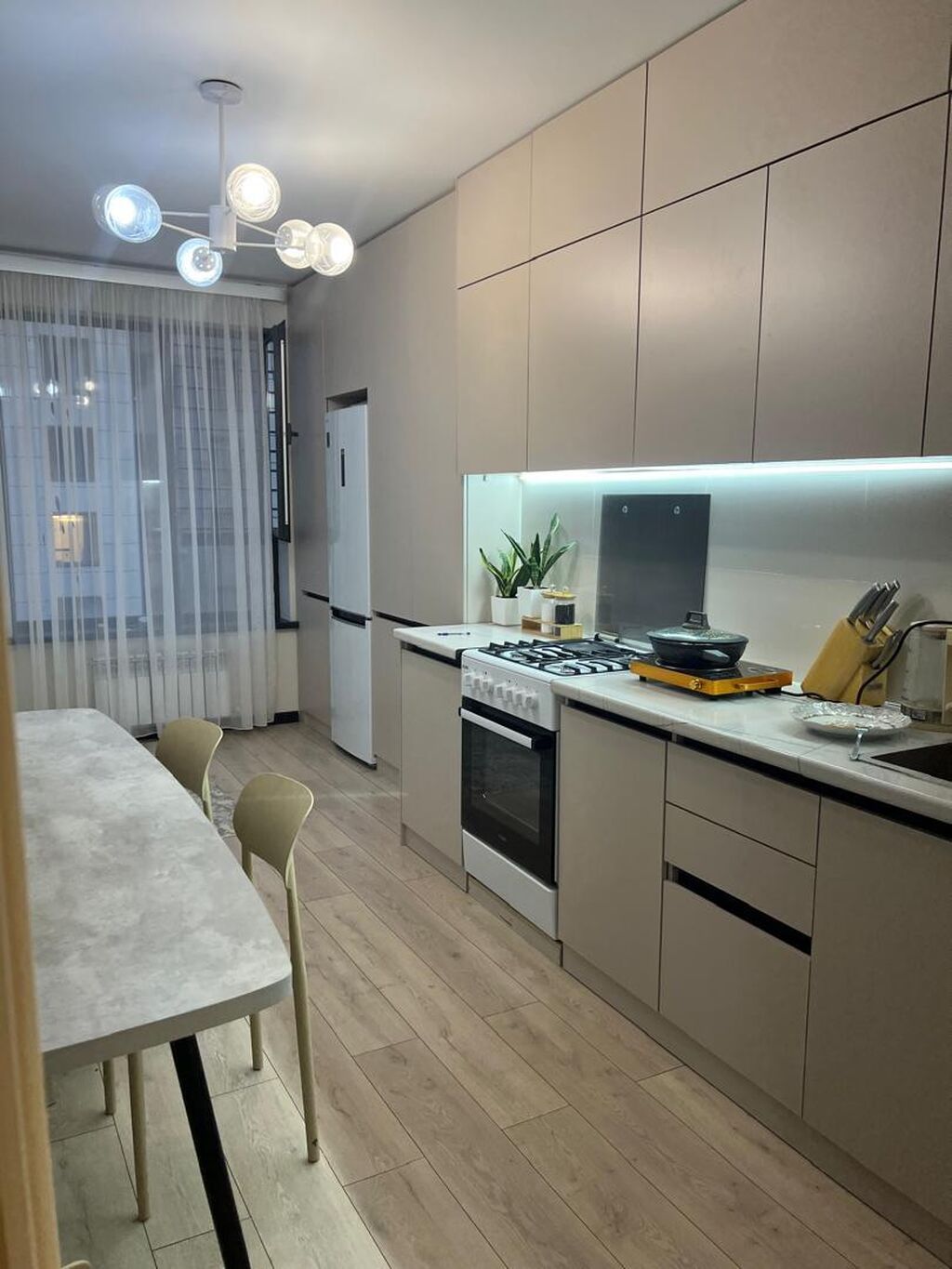 2 комнаты, 74 м², Пишпек Элитка, 13 этаж, Свежий ремонт: фото 1