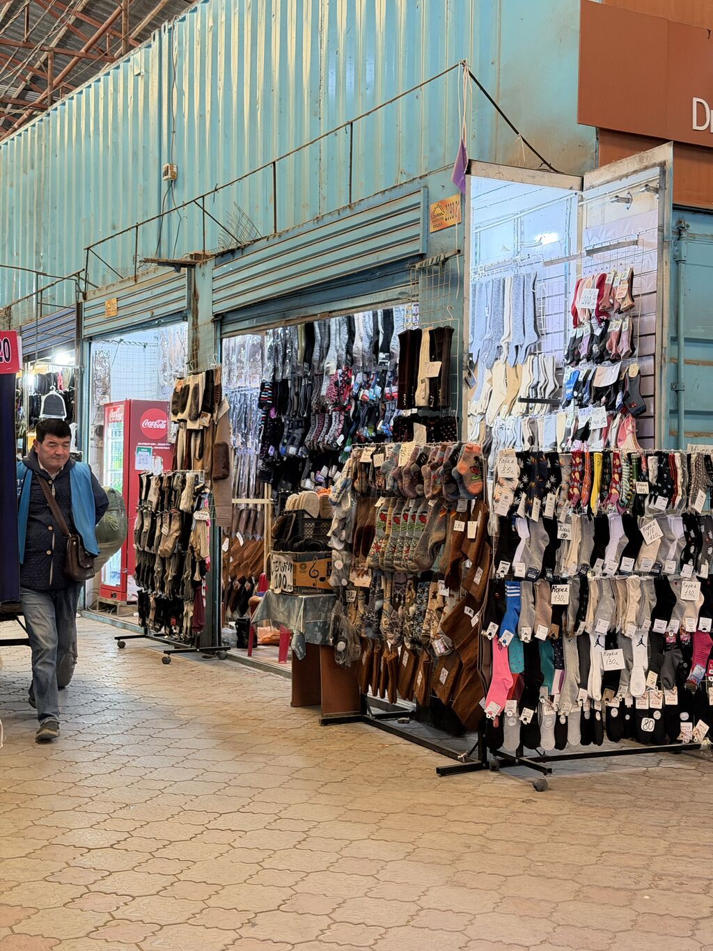 Продаю контейнер с местом, рынок дордой, мурас спорт Кишка проход