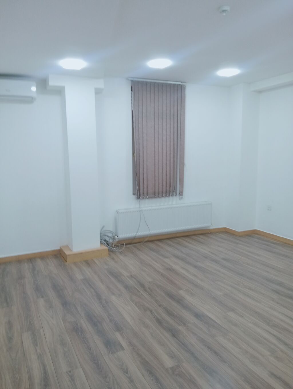İcarəyə verilən ofis sahəsi. Babek pr 31, ağ şəhər ctiy park ilə