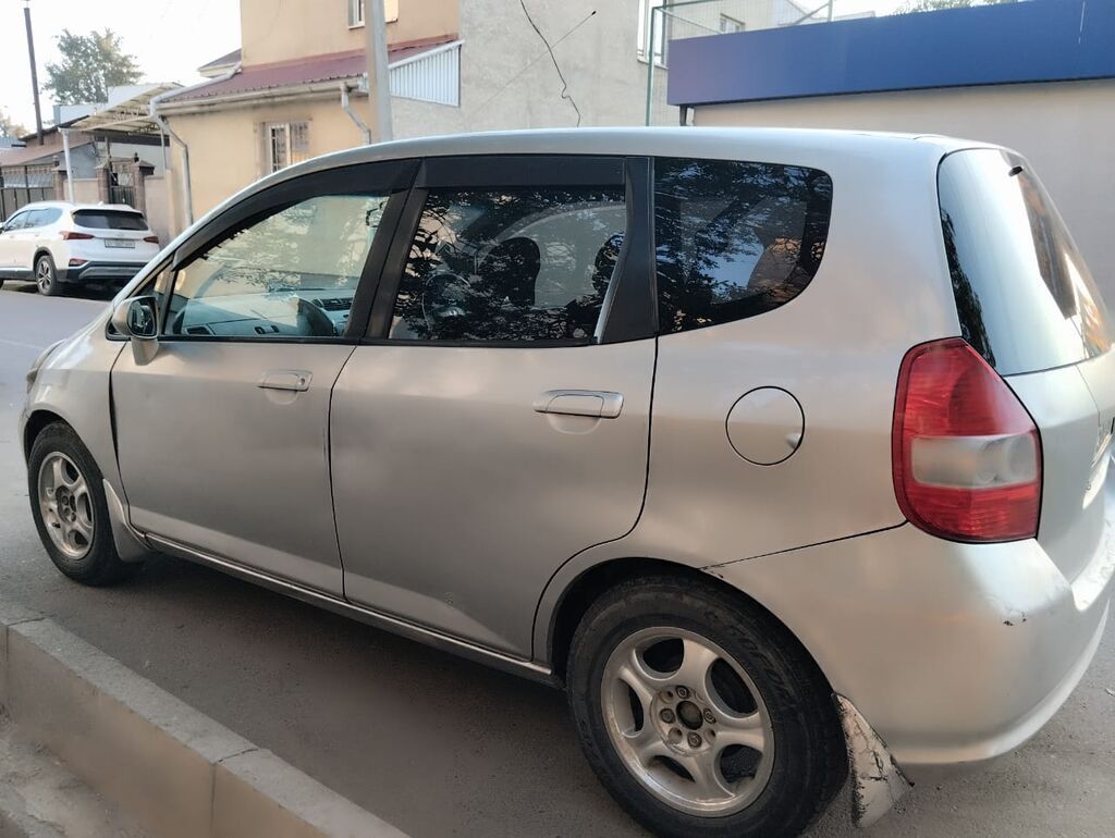Honda Fit: 2002 г., 1.3 л, Вариатор, Бензин, Хэтчбэк: фото 2