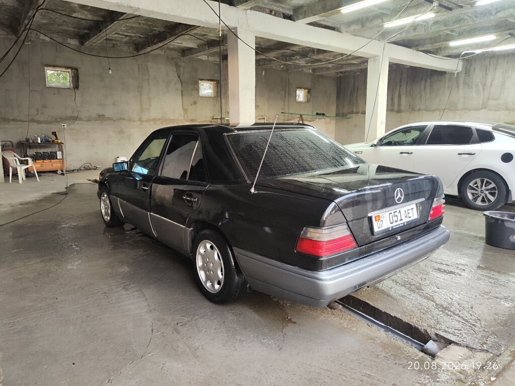 Mercedes-Benz W124: 1994 г., 2.2 л, Механика, Бензин, Седан: фото 1