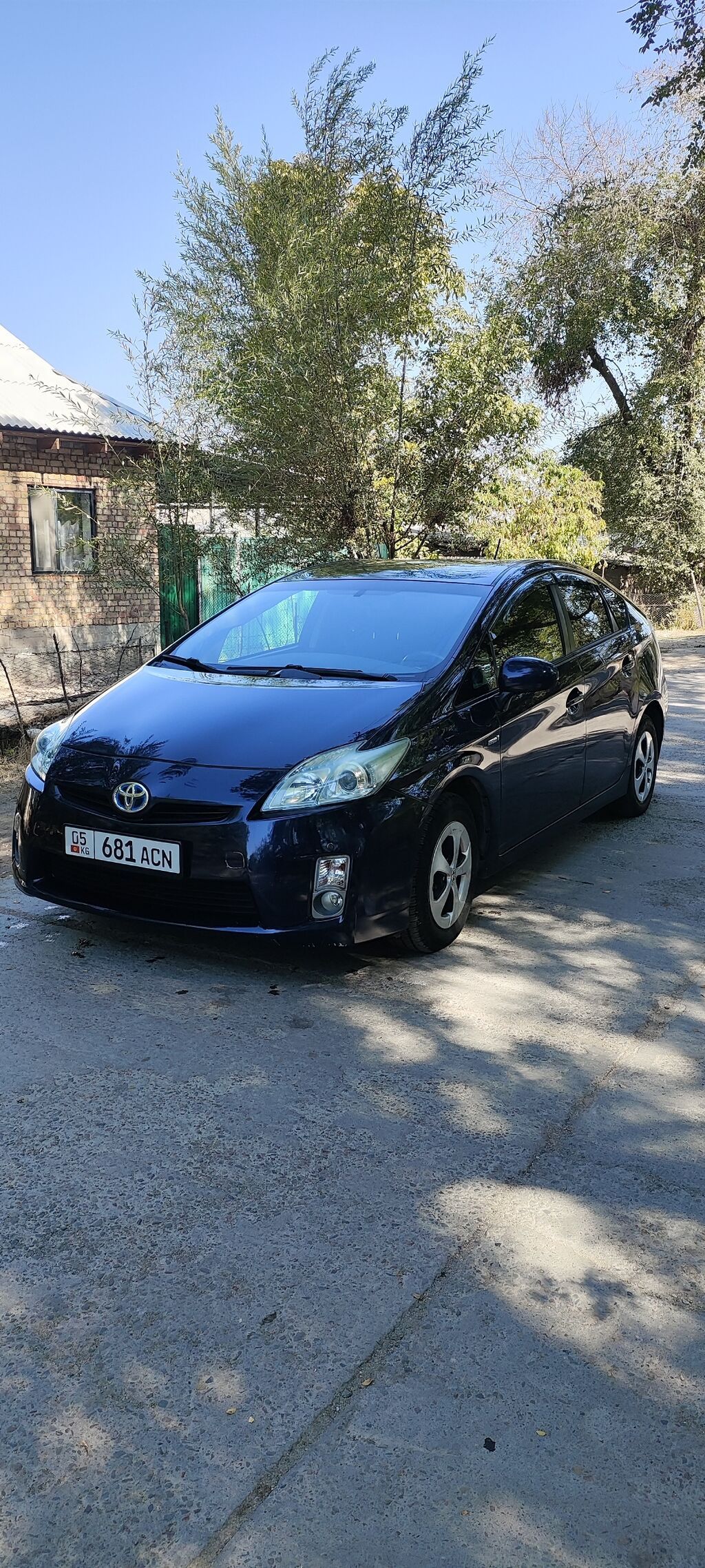 Toyota Prius: 2012 г., 1.8 л, Вариатор, Гибрид, Хэтчбэк: фото 2