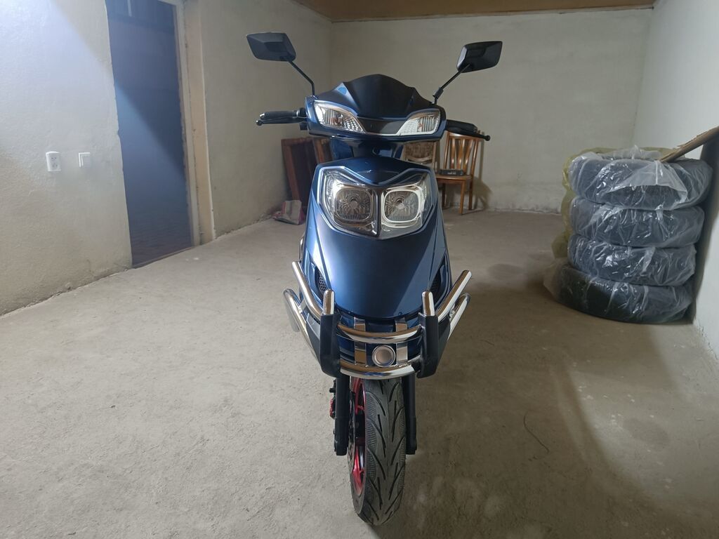 Продаю электроскутер Мощность двигателя 2000w. Максимальный скорость: фото 4