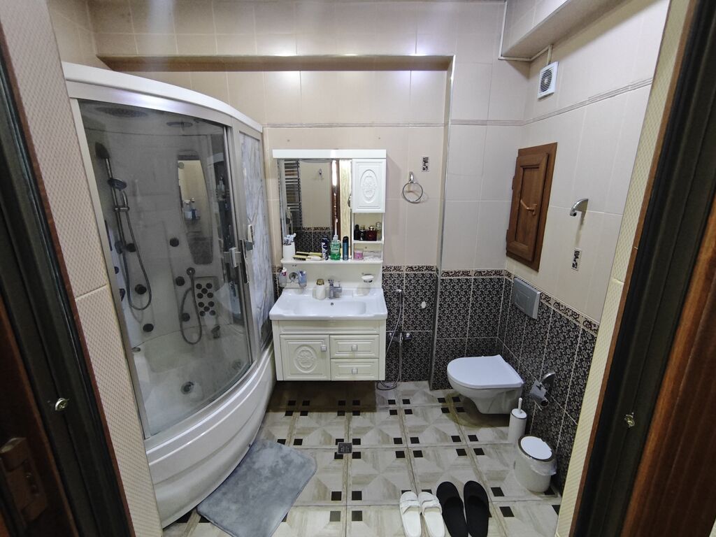 Yasamal, 3 otaqlı, Yeni tikili, m. İnşaatçılar, 122 kv. m