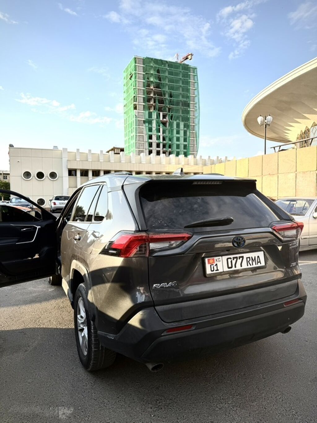 Toyota RAV4: 2019 г., Автомат, Бензин, Кроссовер: фото 3