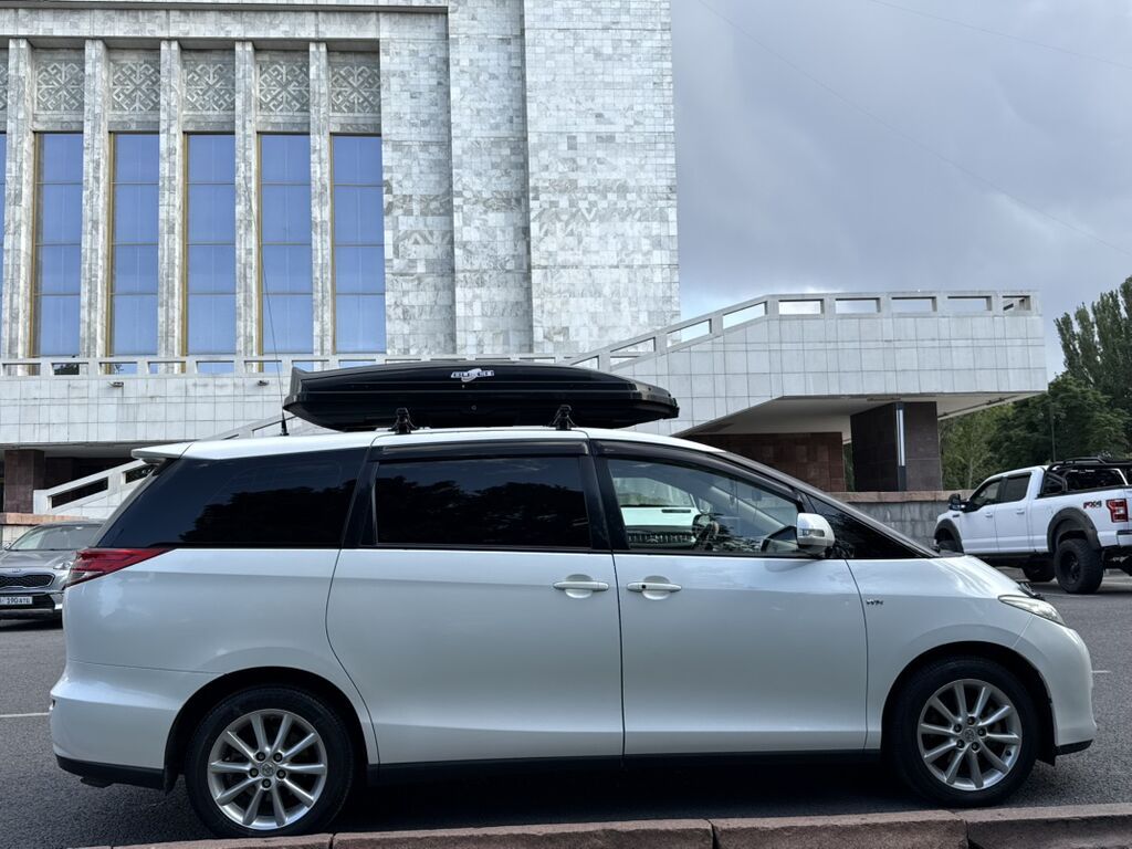 Toyota Previa: 2019 г., 2.4 л, Автомат, Газ, Минивэн: фото 4