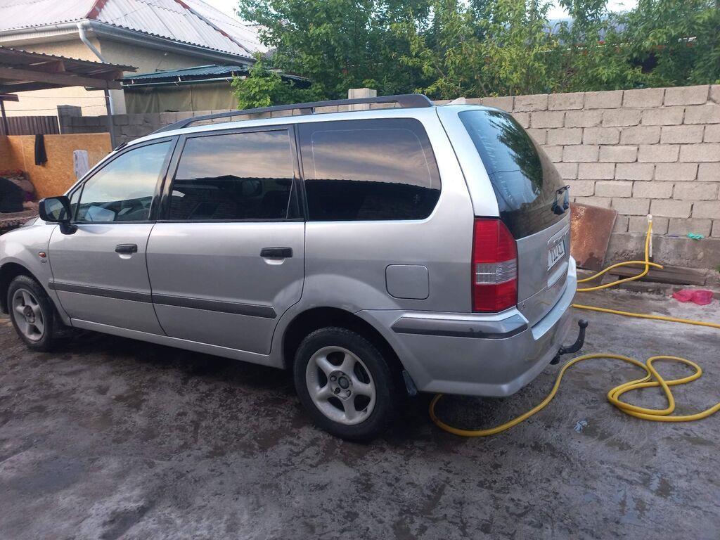 Mitsubishi Space Wagon: 2000 г., 2.4 л, Механика, Бензин, Минивэн: фото 2