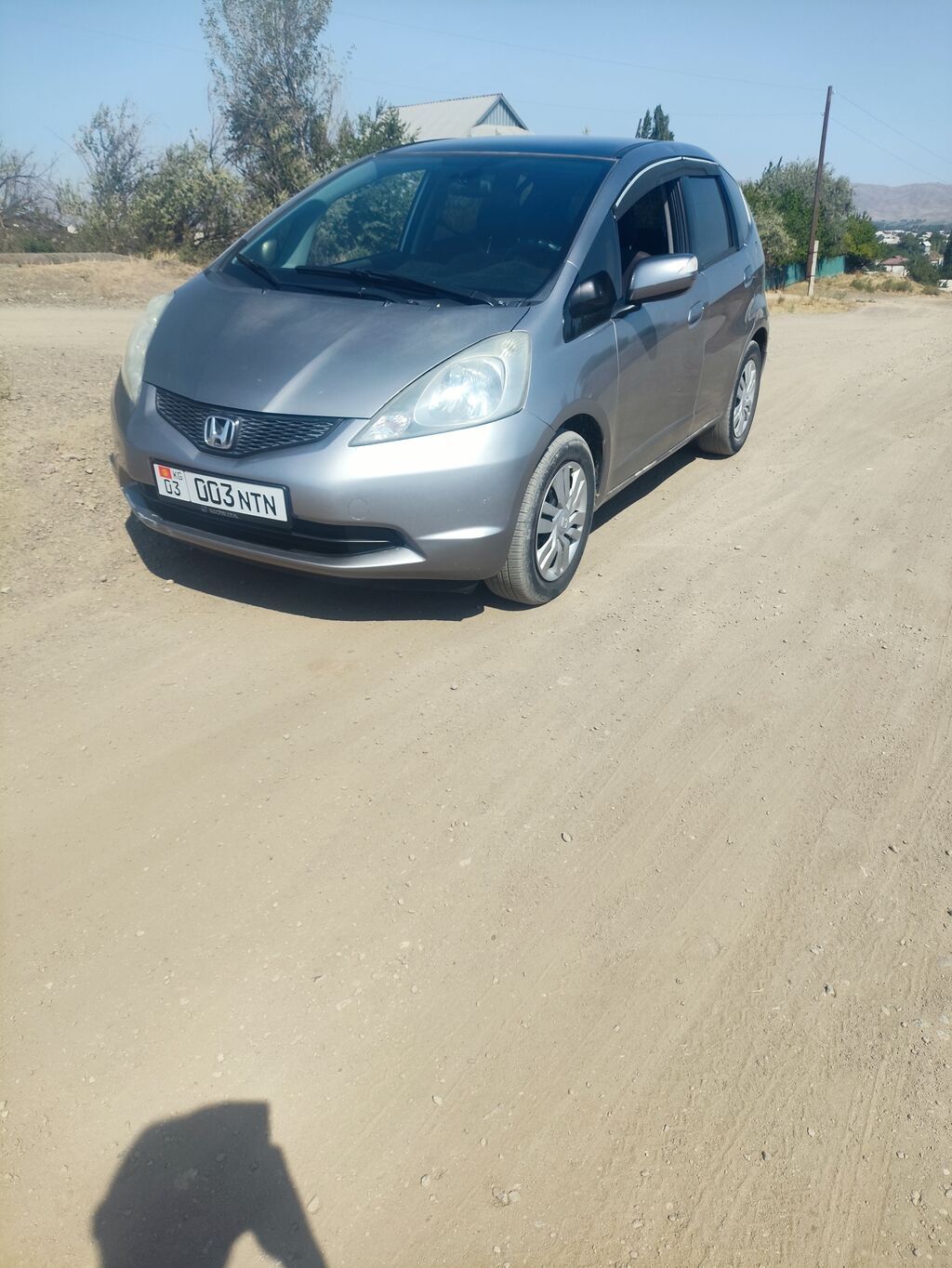 Honda Fit: 2010 г., 1.4 л, Механика, Бензин, Хэтчбэк: фото 2
