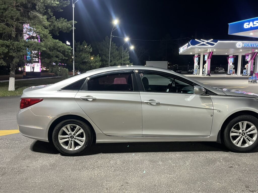 Hyundai Sonata: 2010 г., 2 л, Автомат, Газ, Седан: фото 4