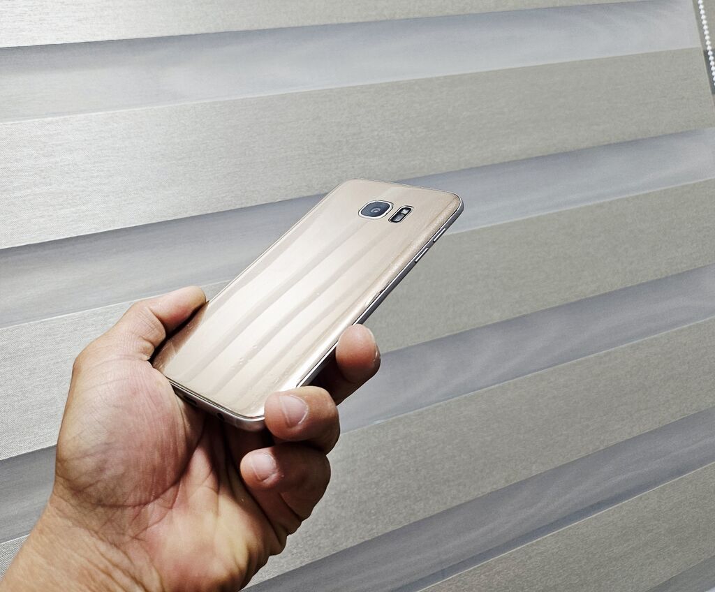 Samsung Galaxy S7 Edge, Б/у, 64 ГБ, цвет - Золотой, 1 SIM, 2 SIM — фото 4