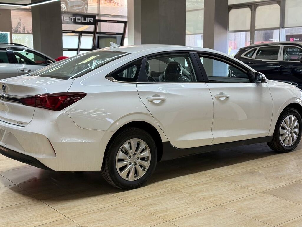 Changan Eado Plus: 2022 г., Седан: фото 3