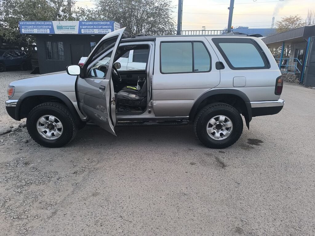 Nissan Pathfinder: 2000 г., 3 л, Механика, Бензин, Внедорожник: фото 4