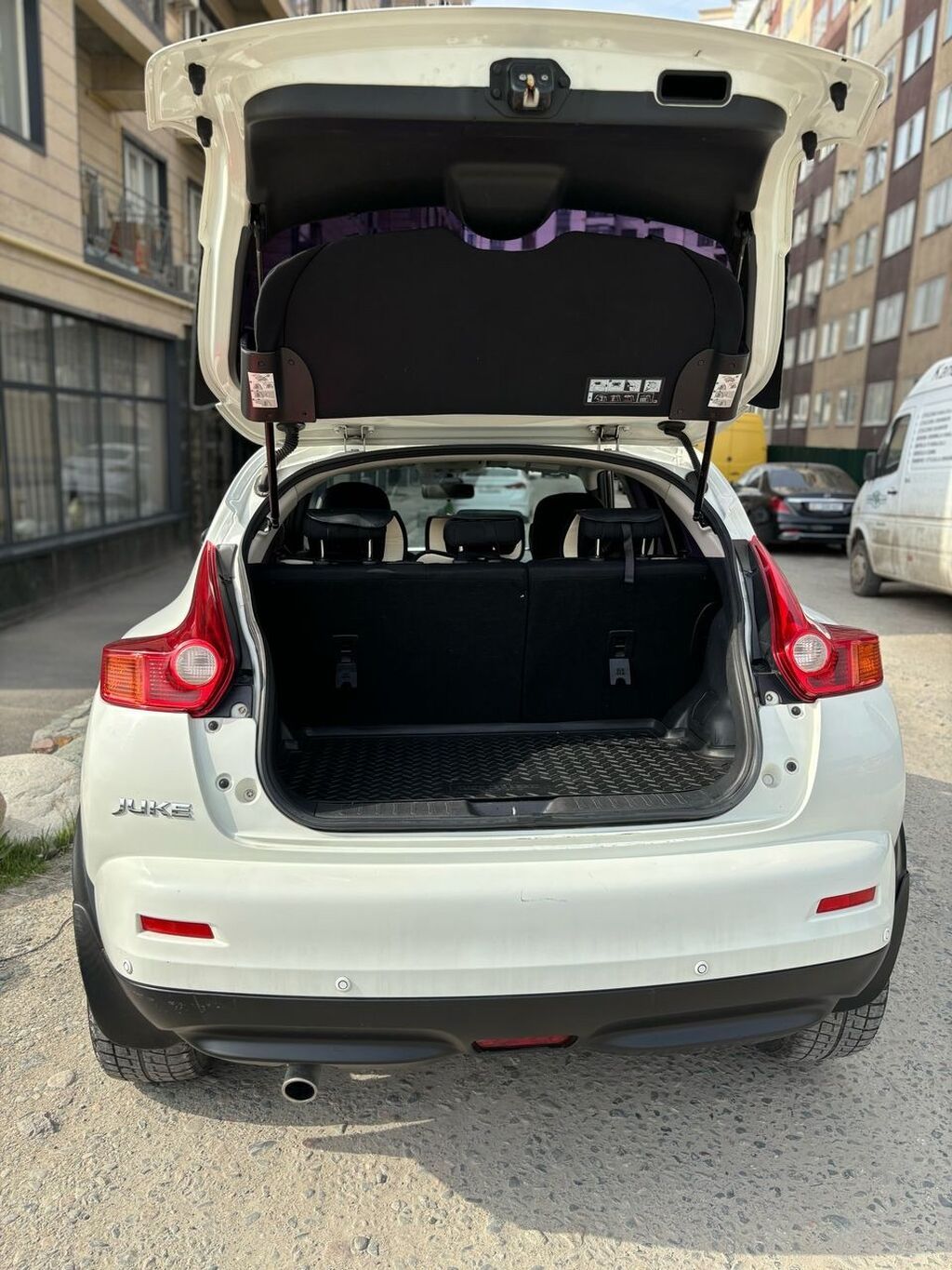 Nissan Juke: 2011 г., 1.6 л, Автомат, Бензин, Кроссовер: фото 5