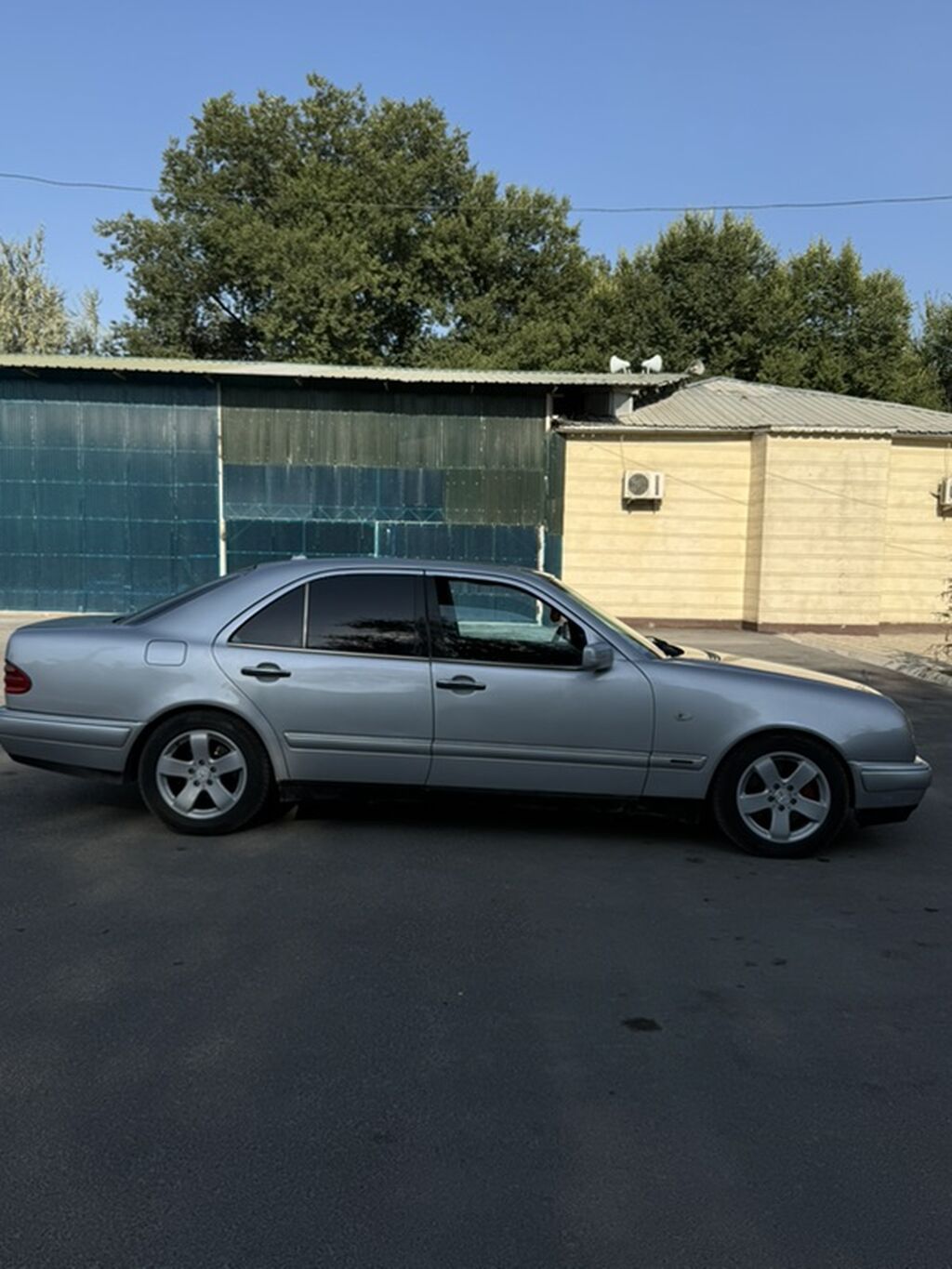 Mercedes-Benz E-Class: 1997 г., 4.3 л, Бензин, Седан: фото 3