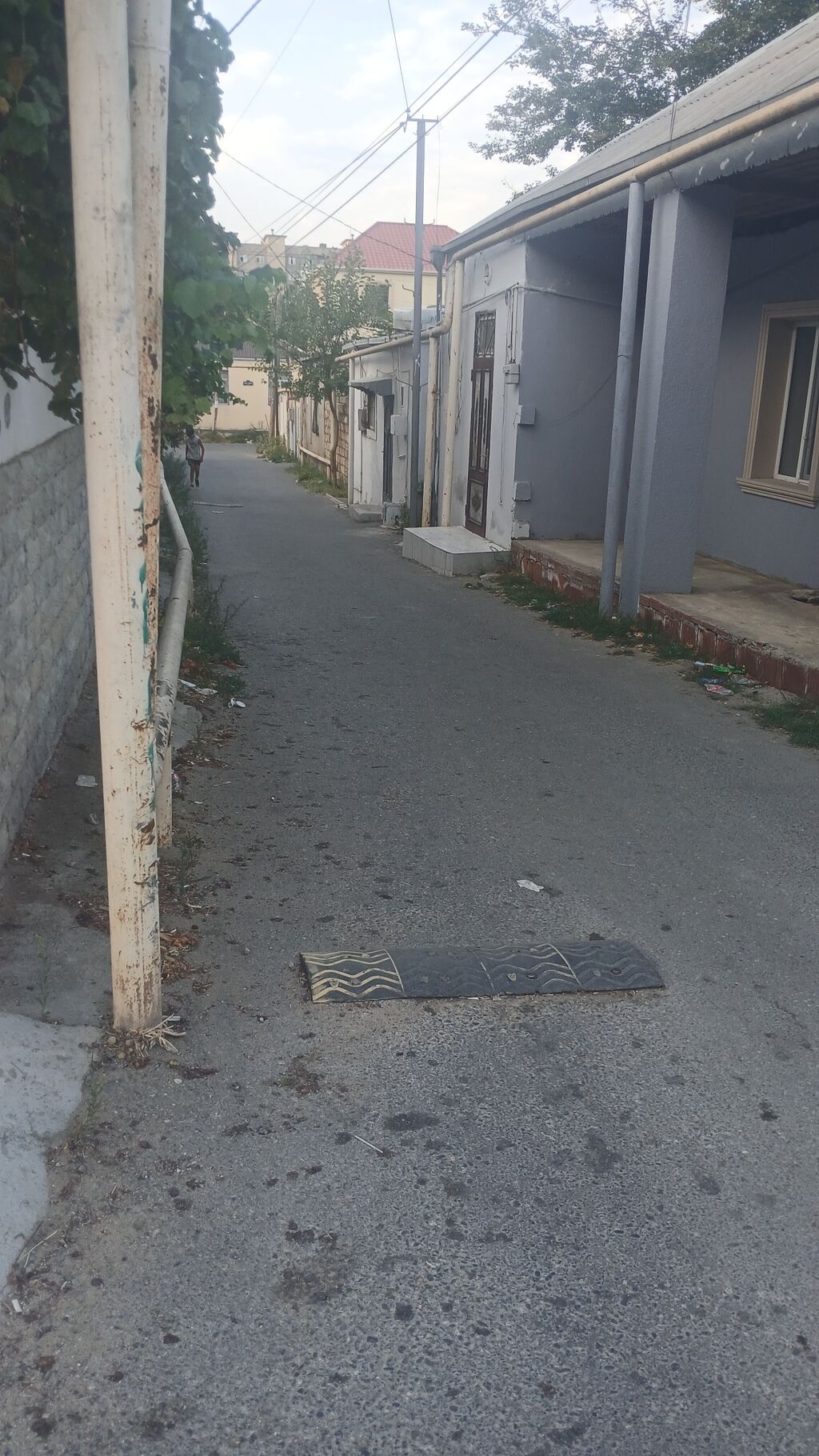 Salam ev bilecerde duz sev al marketin yanind yerlesir 1 otaq kuxna