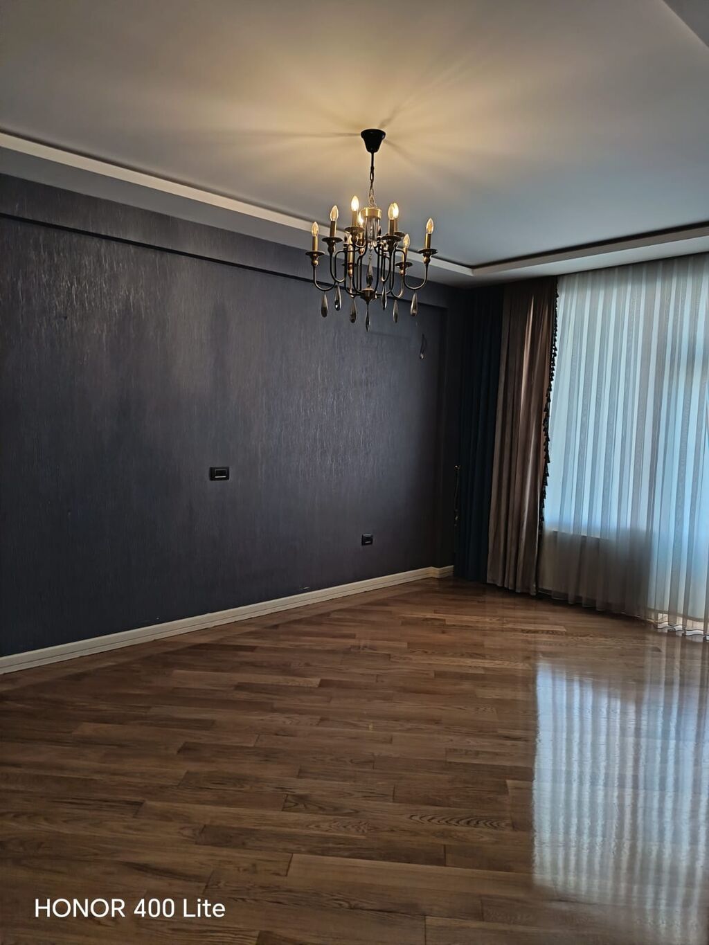 28 mayda 12/7 mertebesinde 4 otaqli ev 1000 azn eşiyasiz 1000 azn