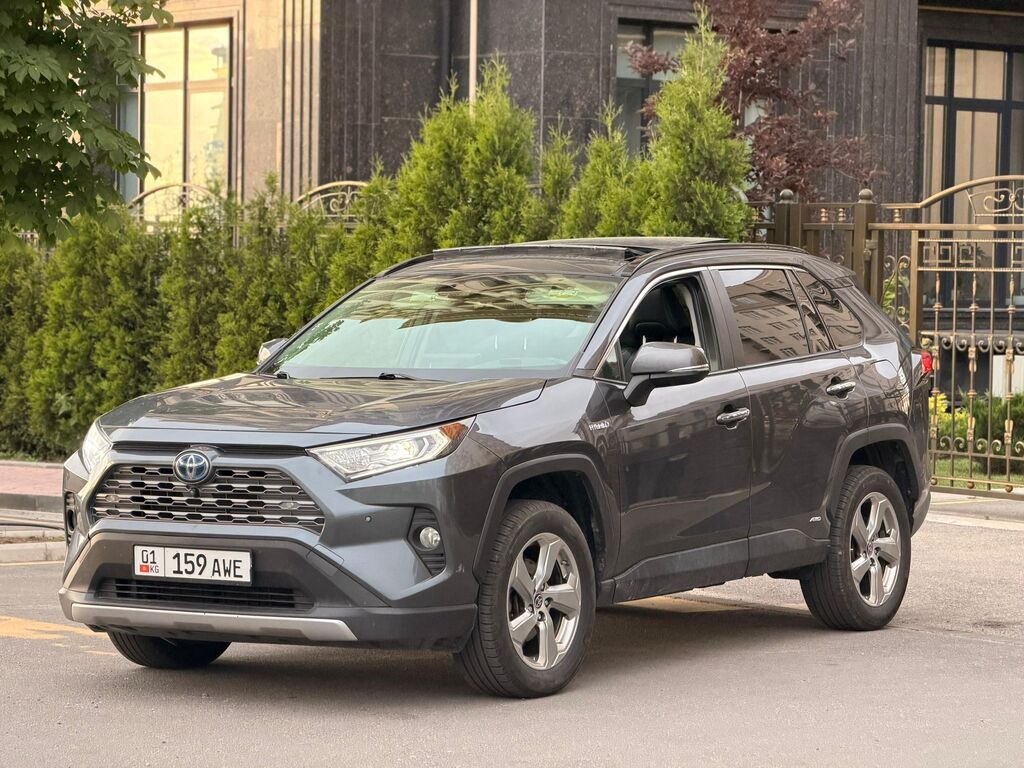 Toyota RAV4: 2019 г., 2.5 л, Автомат, Гибрид, Внедорожник: фото 1