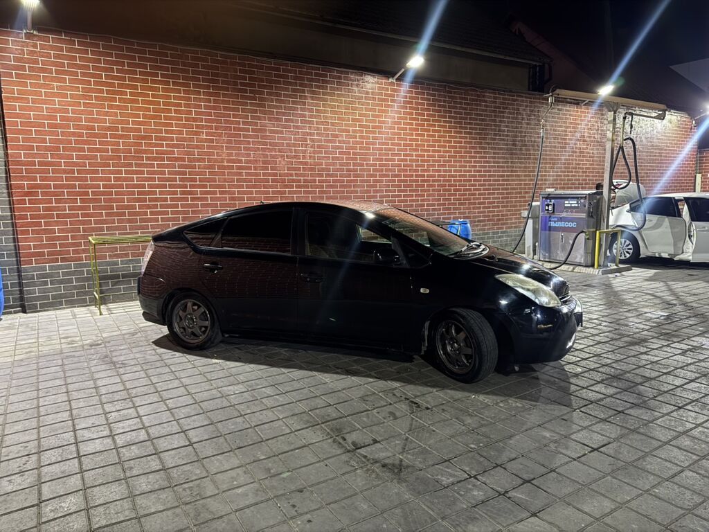 Toyota Prius: 2004 г., 1.5 л, Вариатор, Гибрид, Хэтчбэк: фото 4