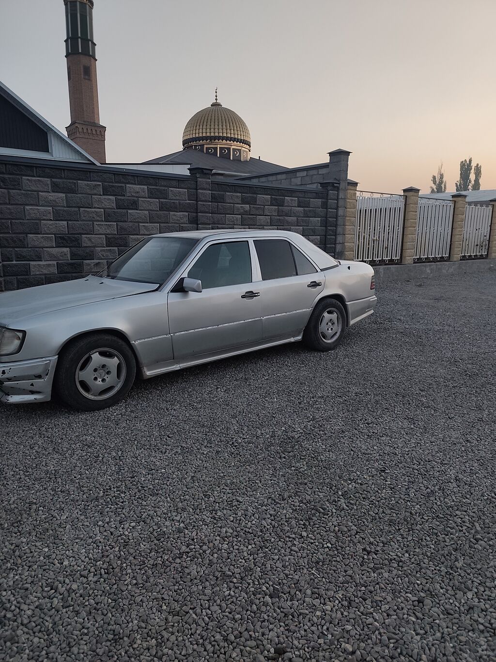 Mercedes-Benz W124: 1991 г., 2 л, Механика, Бензин, Седан: фото 4