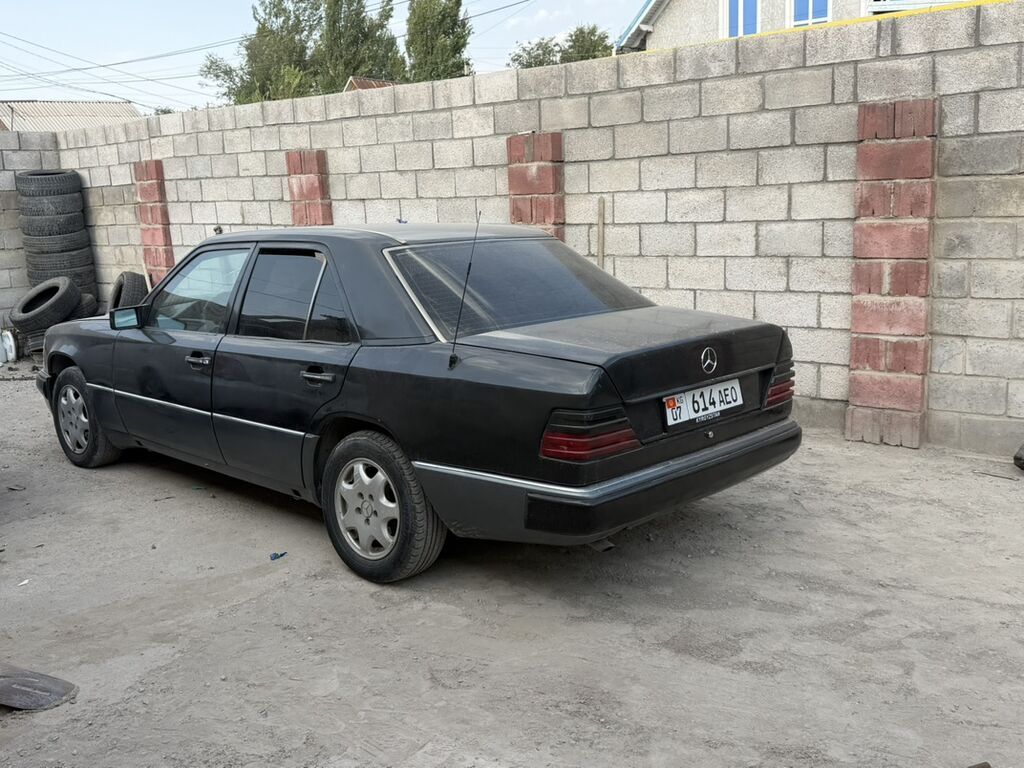 Mercedes-Benz W124: 1990 г., 2.3 л, Механика, Бензин, Седан: фото 2
