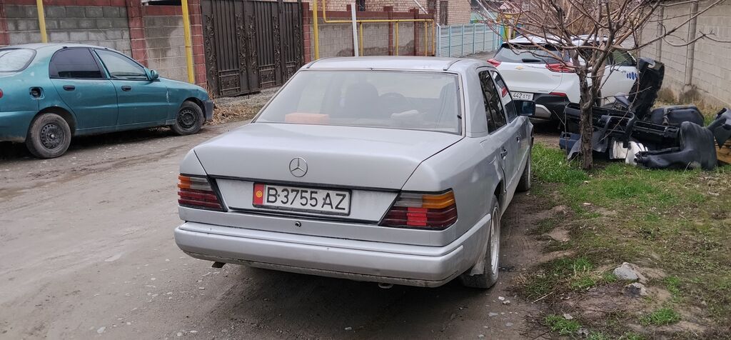 Mercedes-Benz W124: 1987 г., 2 л, Механика, Бензин, Седан: фото 2