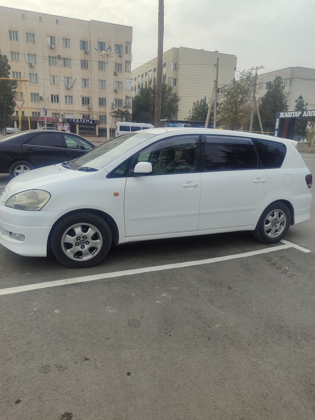 Toyota Ipsum: 2001 г., 2.4 л, Автомат, Газ-бензин (ГБО), Минивэн: фото 5