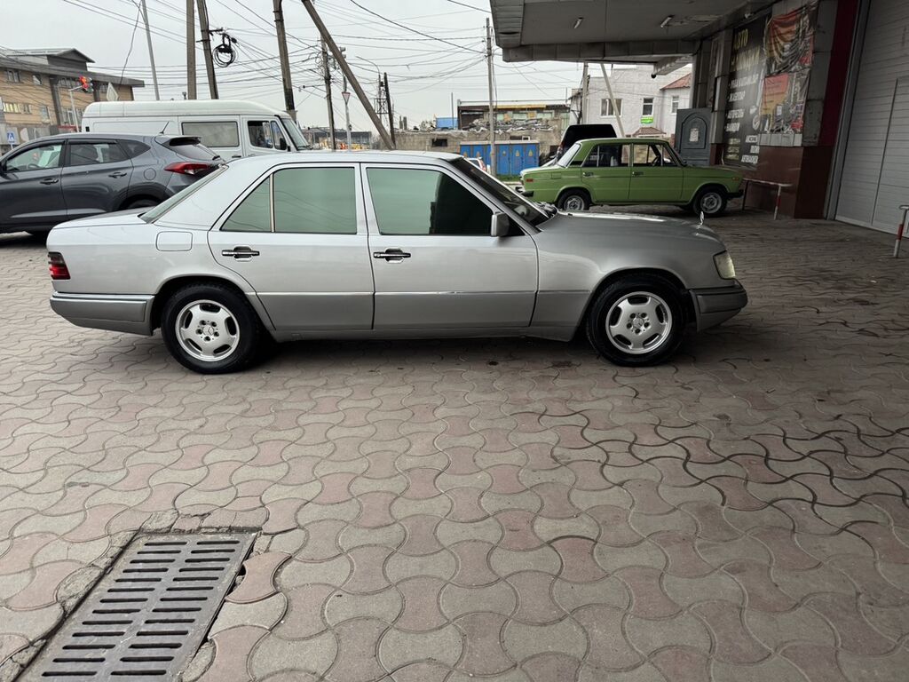 Mercedes-Benz W124: 1994 г., 2.2 л, Автомат, Бензин, Седан: фото 2