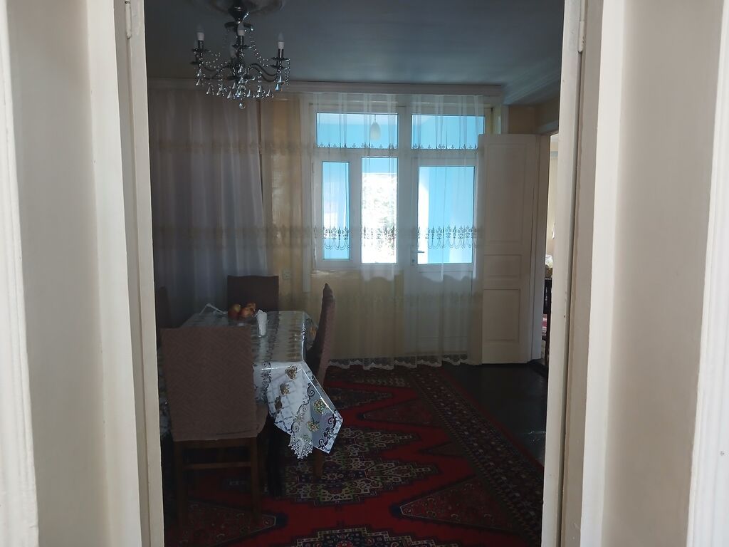 4 otaqlı, 128 kv. m, Kredit yoxdur, Orta təmir
