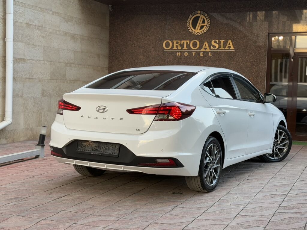 Hyundai Avante: 2019 г., 1.6 л, Автомат, Бензин, Седан: фото 3