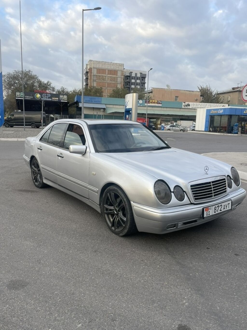 Mercedes-Benz E-Class: 1999 г., 3.2 л, Автомат, Бензин, Седан: фото 3