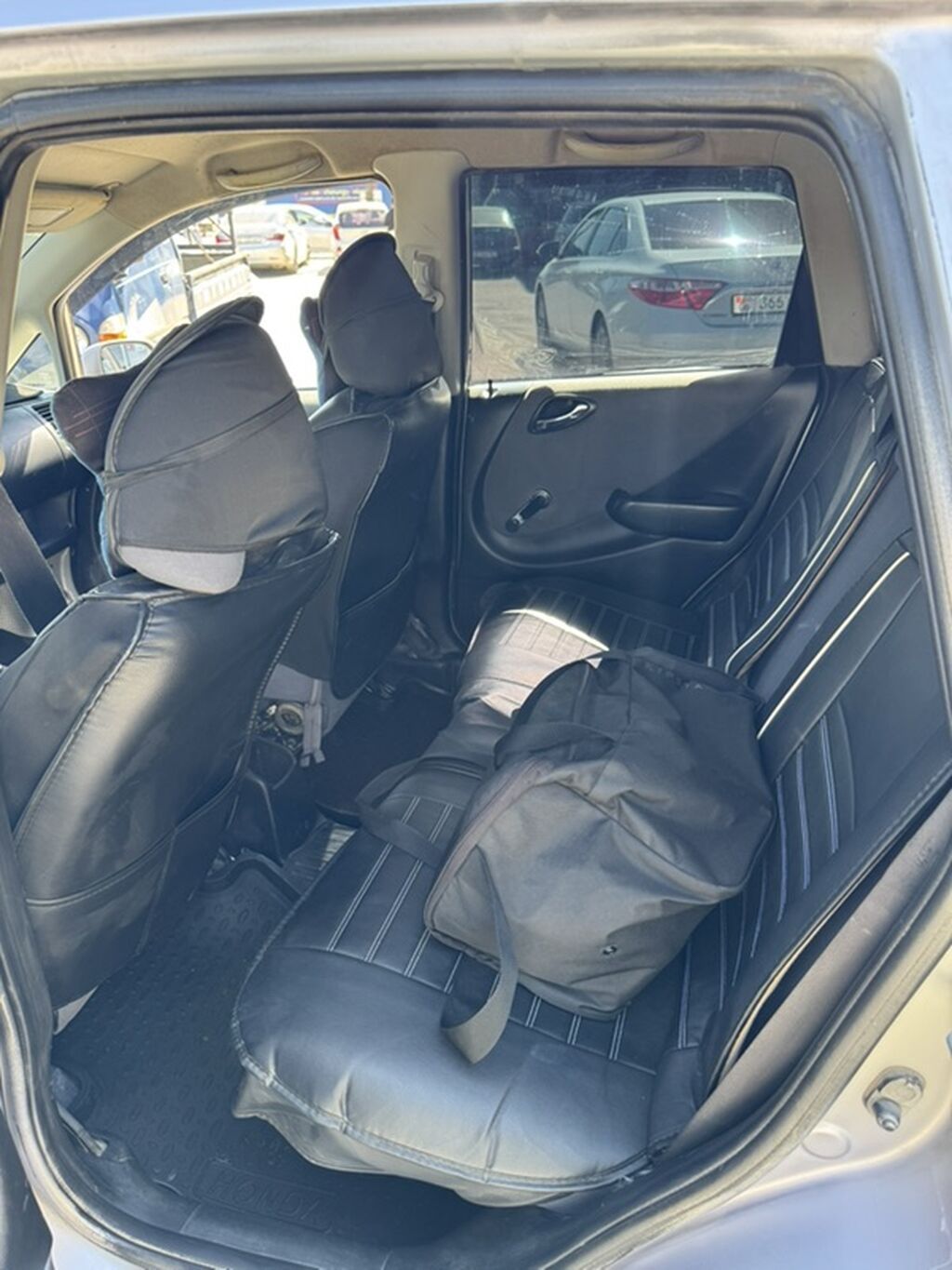 Honda Fit: 2004 г., Механика, Бензин, Хэтчбэк: фото 6
