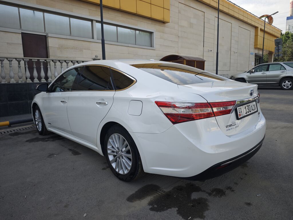 Toyota Avalon: 2015 г., 2.5 л, Вариатор, Гибрид, Седан: фото 3