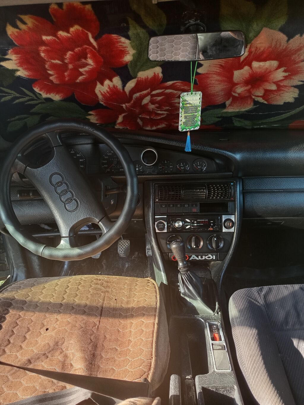 Audi 100: 1991 г., 2.3 л, Механика, Бензин, Седан: фото 2