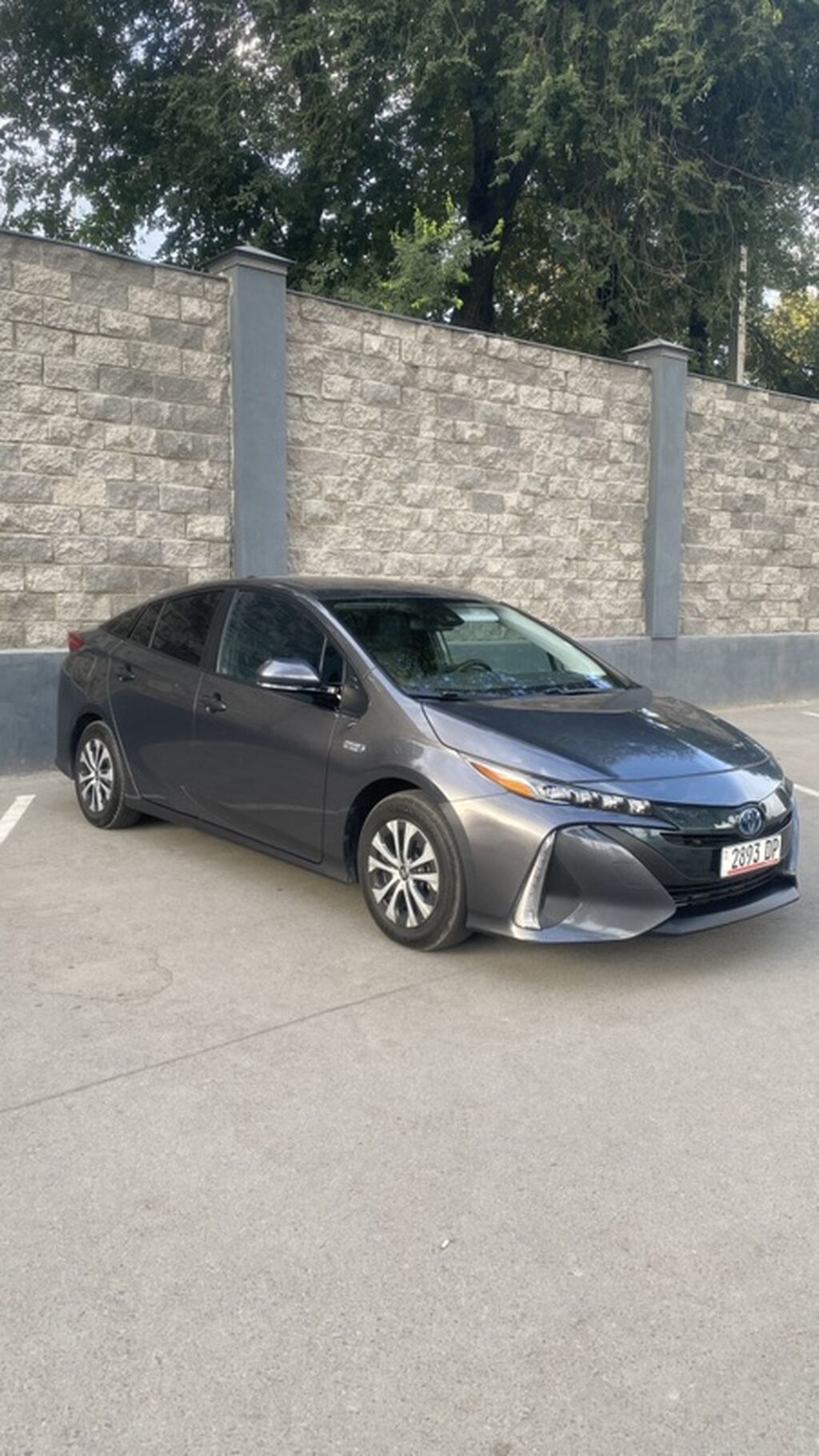 Toyota Prius: 2020 г., 1.8 л, Автомат, Гибрид, Лифтбек: фото 2