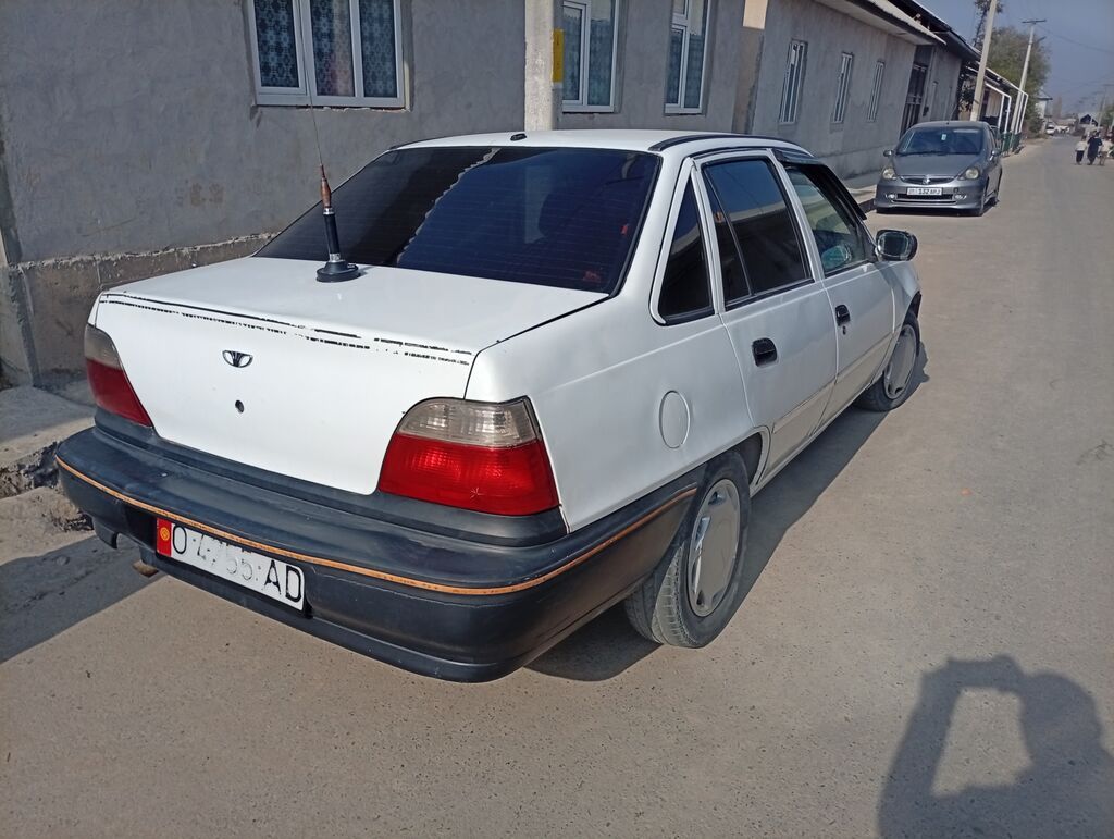 Daewoo Nexia: 1995 г., 1.5 л, Механика, Бензин, Седан: фото 3