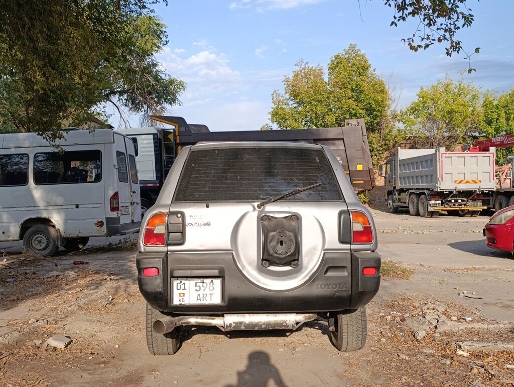 Toyota RAV4: 1996 г., 2 л, Автомат, Бензин, Внедорожник: фото 2