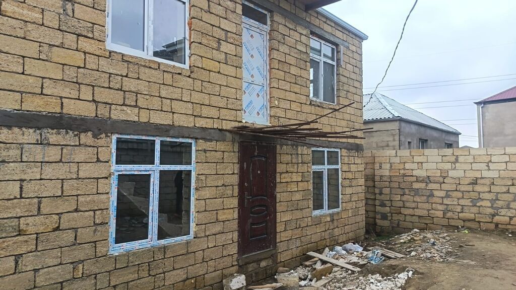 2 mərtəbəli fərdi yaşayış evi - Konstruksiya: yerli daş-divarlı