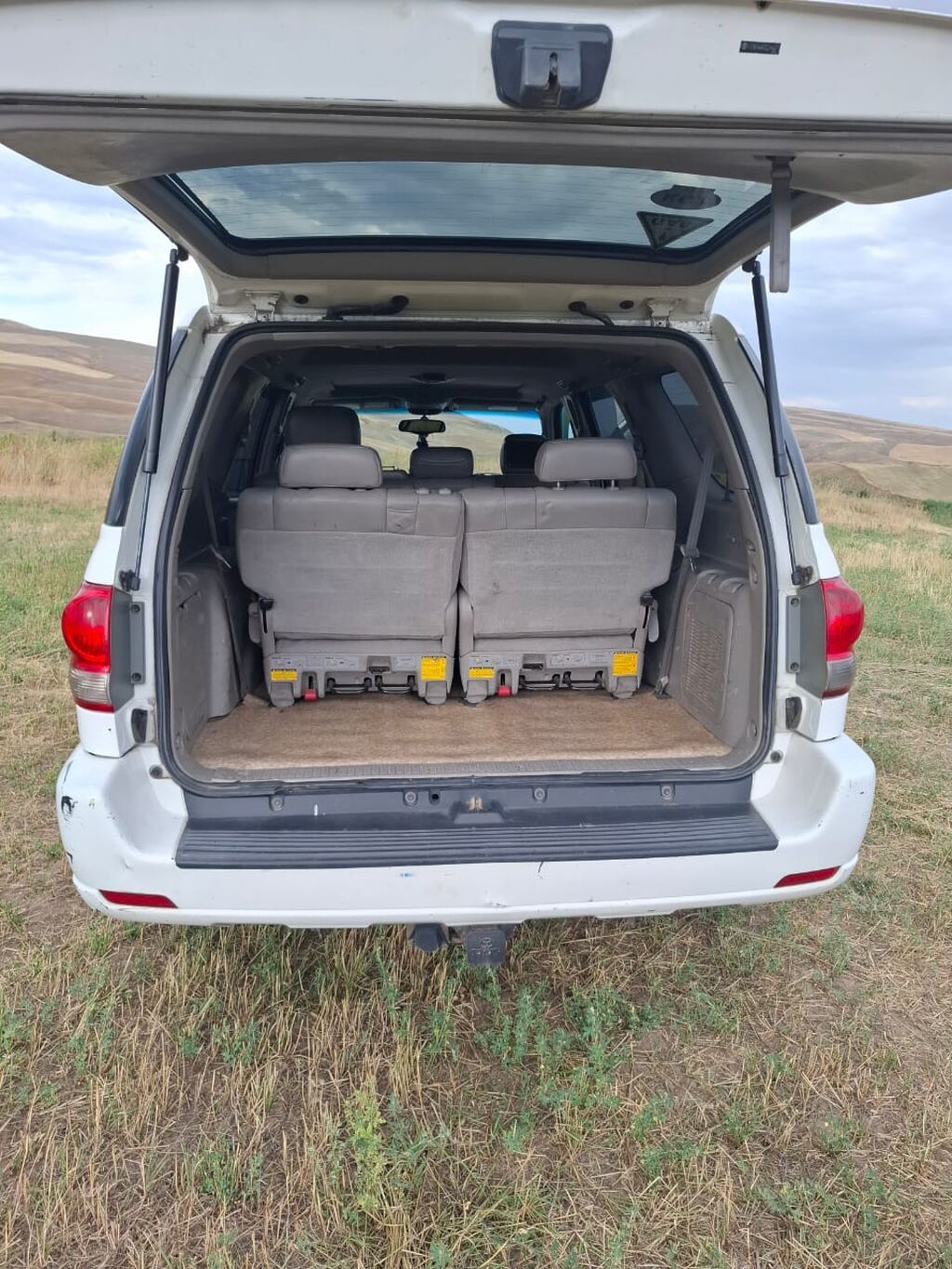 Toyota Sequoia: 2004 г., Автомат, Бензин, Внедорожник: фото 4