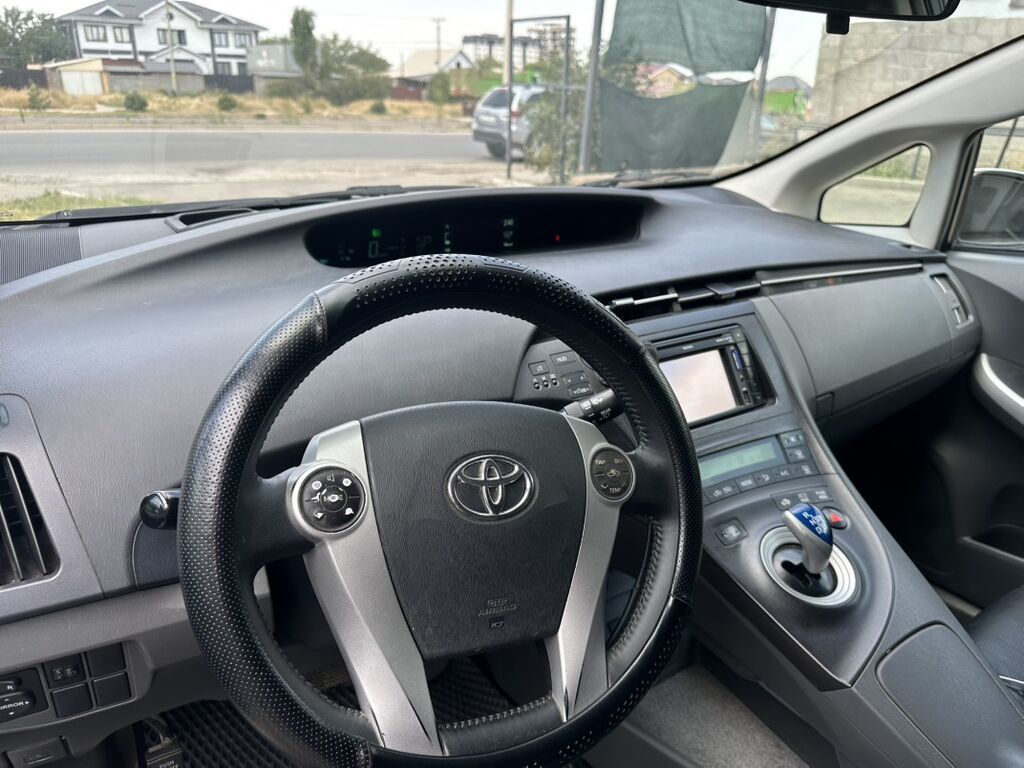 Toyota Prius: 2012 г., Вариатор, Гибрид, Хэтчбэк: фото 5