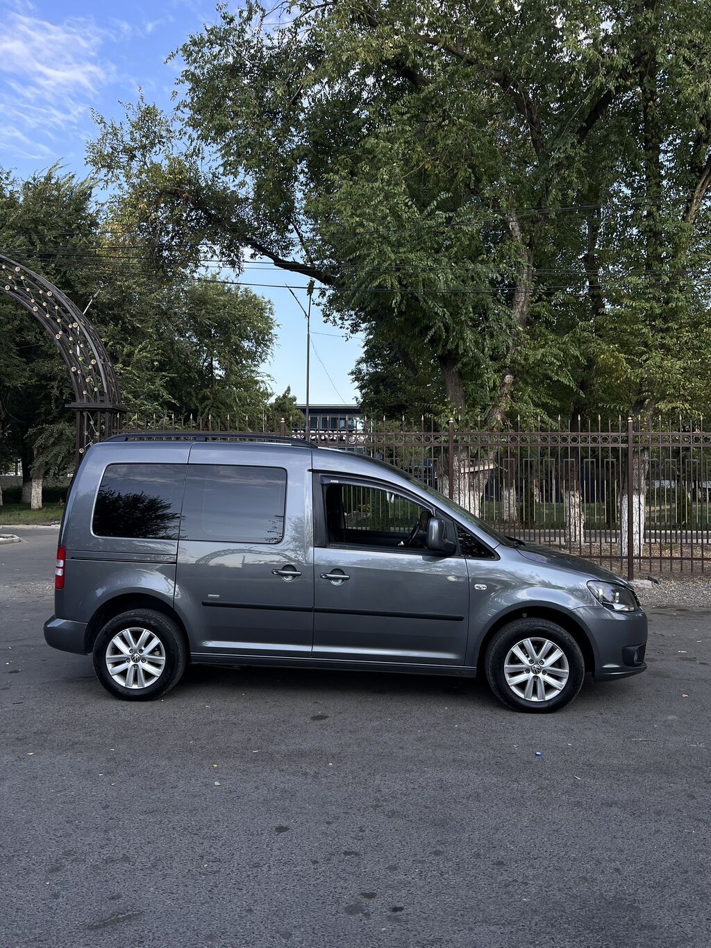 Volkswagen Caddy: 2013 г., 1.2 л, Механика, Бензин, Минивэн: фото 6