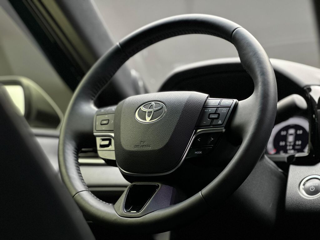 Toyota Camry: 2026 г., 2.5 л, Гибрид, Седан: фото 2