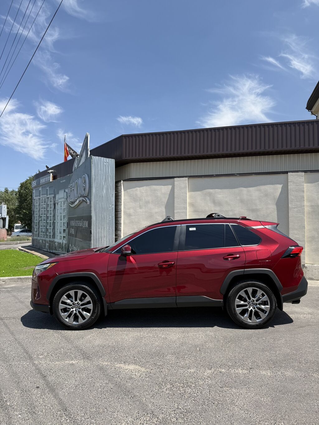 Toyota RAV4: 2022 г., 2.5 л, Автомат, Бензин, Кроссовер: фото 3