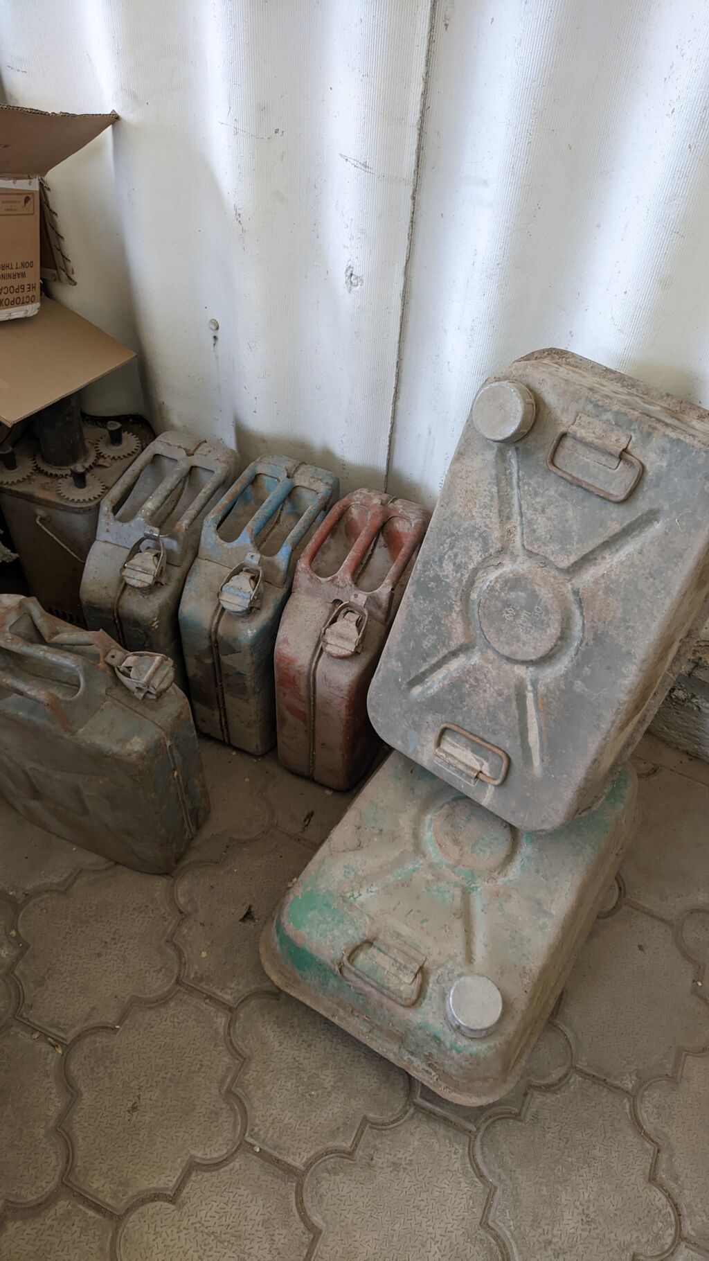 Канистра. Канистры для бензина, металл. СССР. | 500 KGS | Аксессуары ...