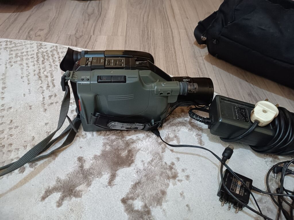 Срочно продам японский видео камера Панасоник: 2000 KGS Видеокамеры ...