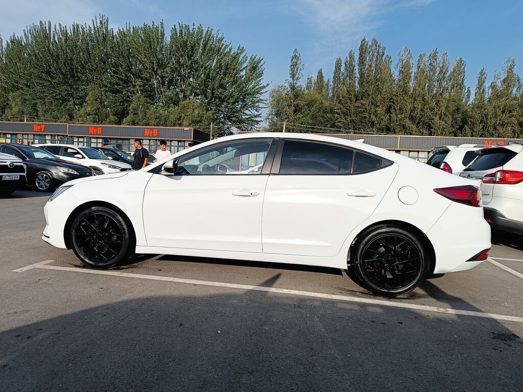 Hyundai Avante: 2019 г., 1.6 л, Автомат, Бензин, Седан: фото 3