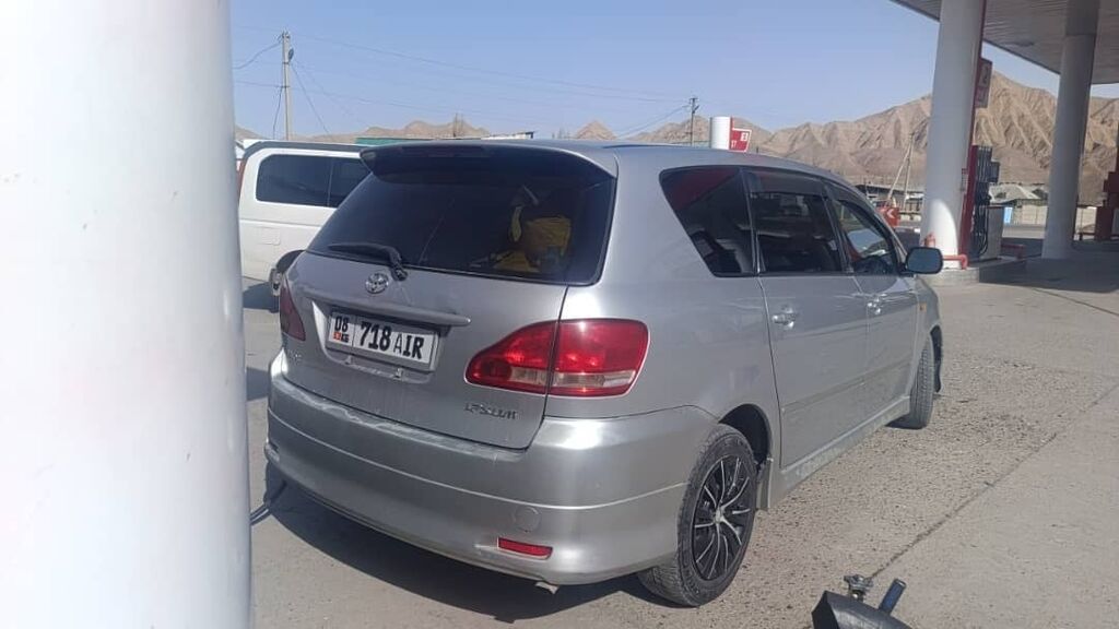 Toyota Ipsum: 2003 г., 2.4 л, Автомат, Бензин, Минивэн: фото 6