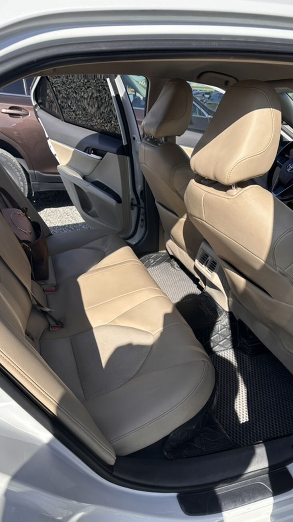 Toyota Camry: 2020 г., 2.5 л, Автомат, Гибрид, Седан: фото 6