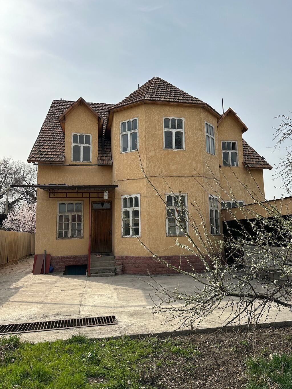 СРОЧНО Продаётся просторный участок/дом в элитном районе Киргизия 1: фото 1
