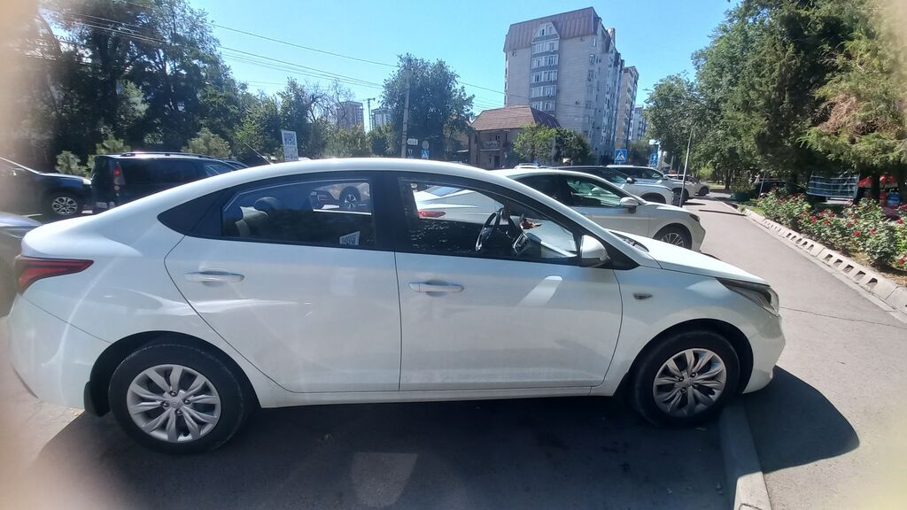 Hyundai Accent: 2018 г., 1.6 л, Автомат, Бензин, Седан: фото 4