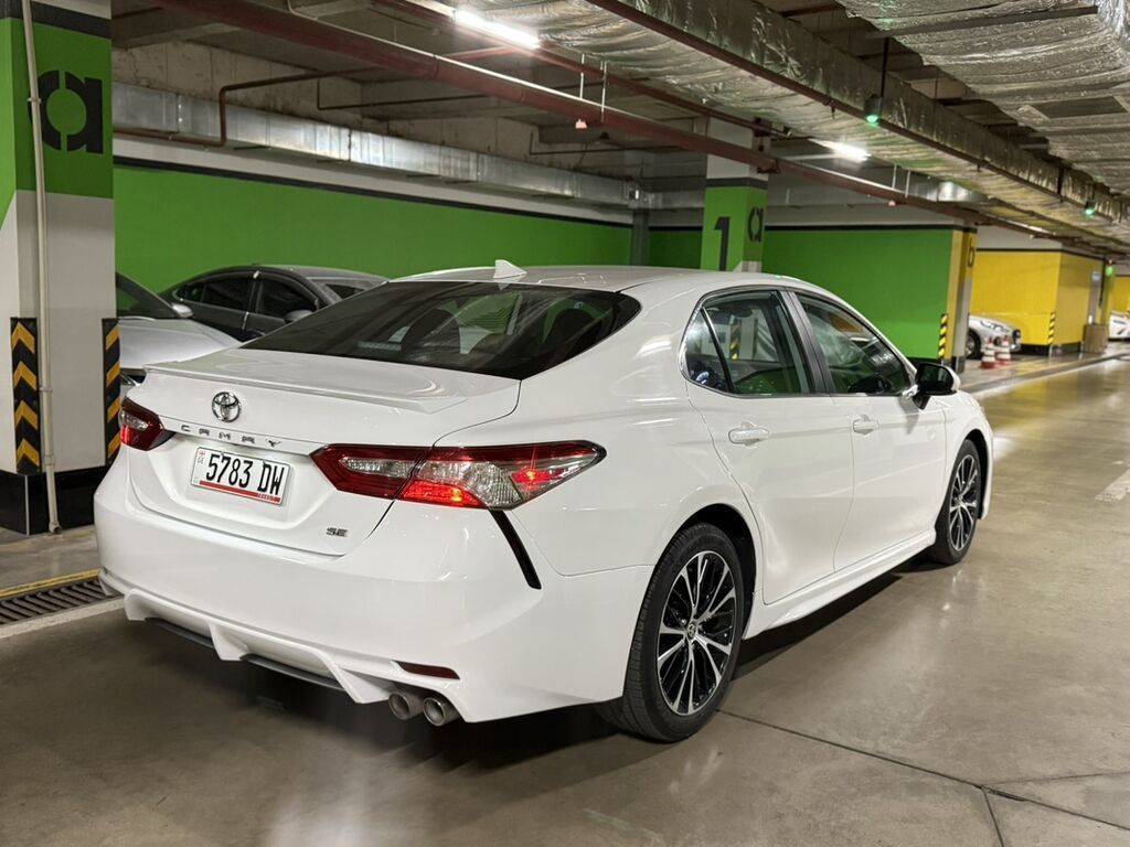 Toyota Camry: 2020 г., 2.5 л, Автомат, Бензин, Седан: фото 3